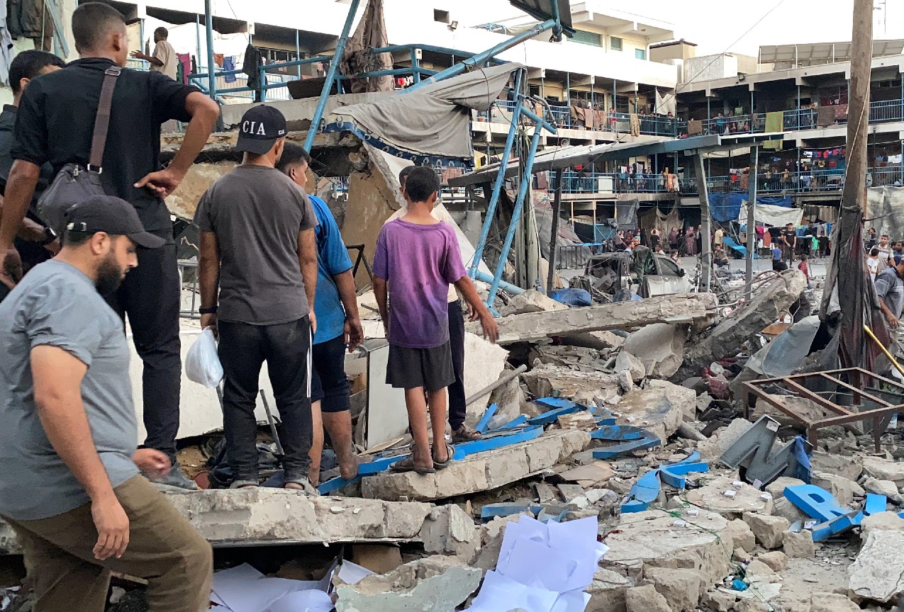 13 شهيدا بينهم طفلان في قصف الاحتلال خيام ومدارس تؤوي نازحين في قطاع غزة