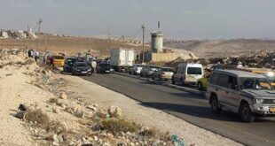 الاحتلال يغلق حاجز جبع ويطلق قنابل الغاز صوب المواطنين