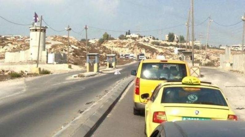 الاحتلال يغلق حاجز جبع العسكري شمال القدس