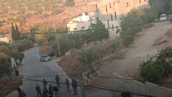 الاحتلال يعتقل شابا من بيت عنان شمال غرب القدس