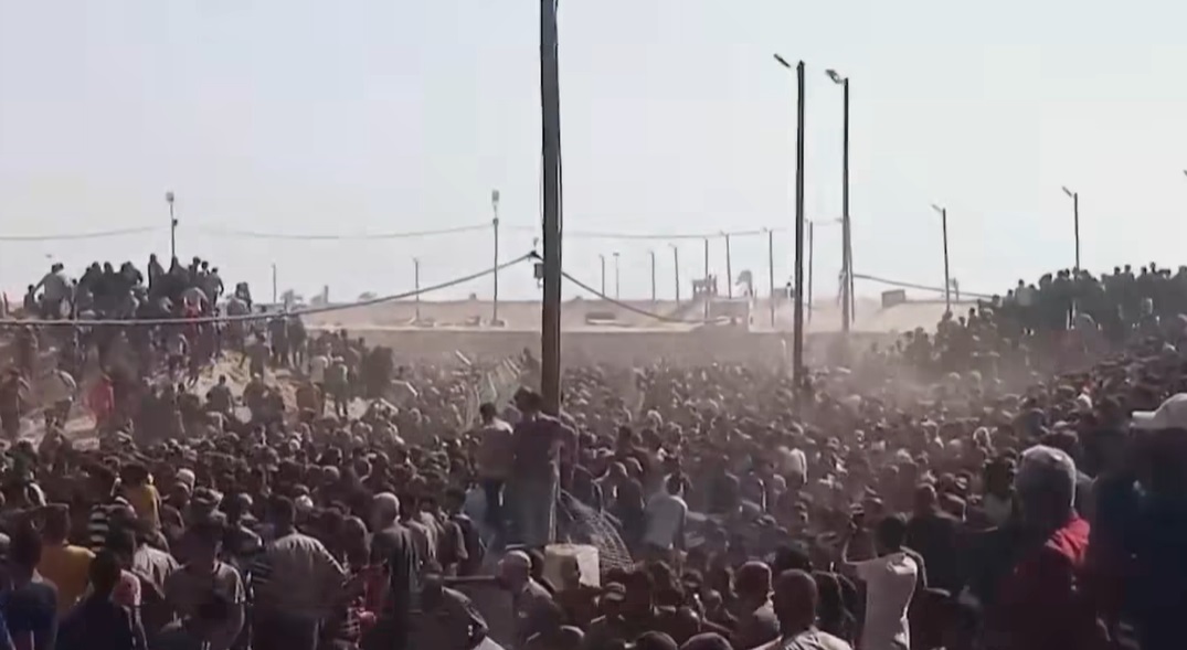 أكثر من 13 شهيدا و200 جريح برصاص الاحتلال قرب مركز المساعدات وسط قطاع غزة