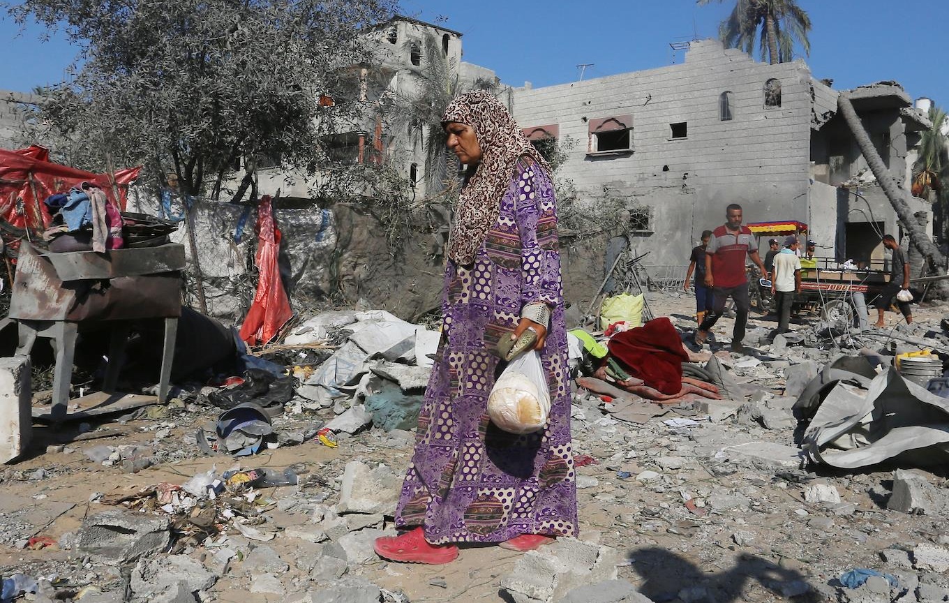 ثلاثة شهداء بقصف الاحتلال خيمة نازحين بمواصي خان يونس بقطاع غزة