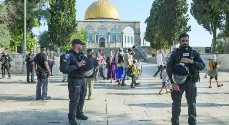 عشرات المستوطنين يقتحمون المسجد الأقصى
