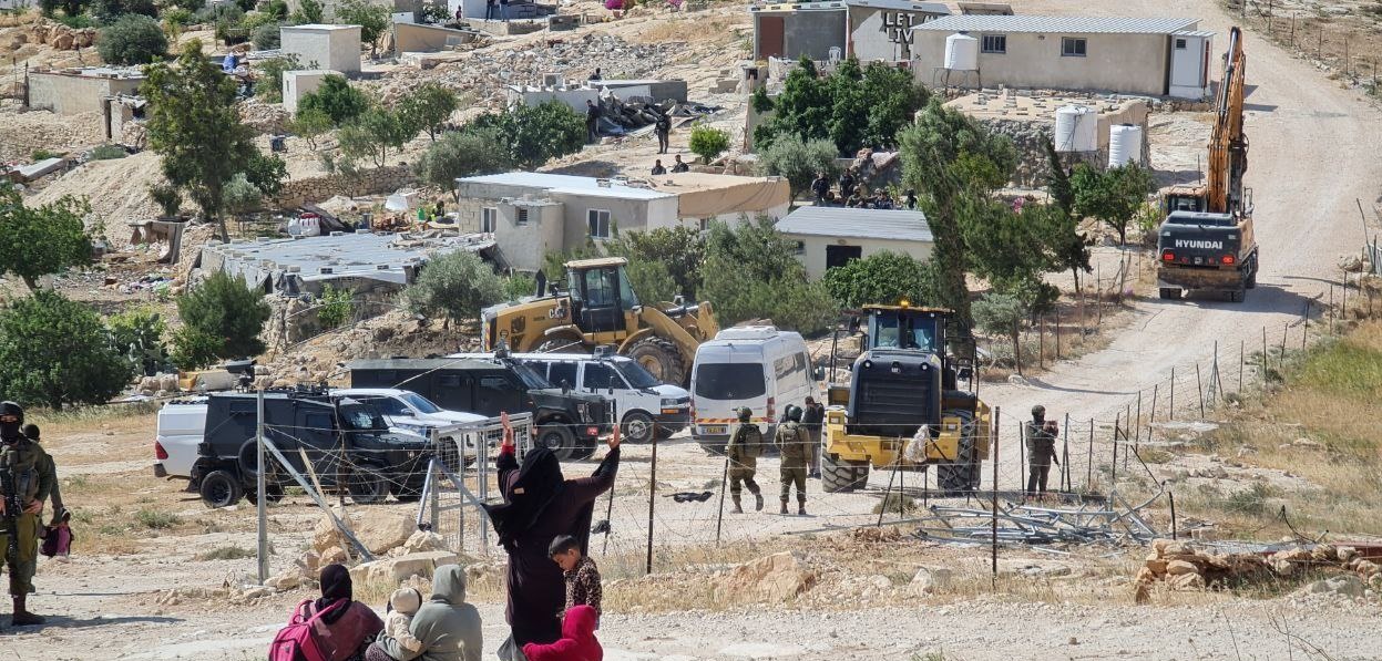 الاحتلال يجرف محيط منزل في بلدة صوريف شمال غرب الخليل