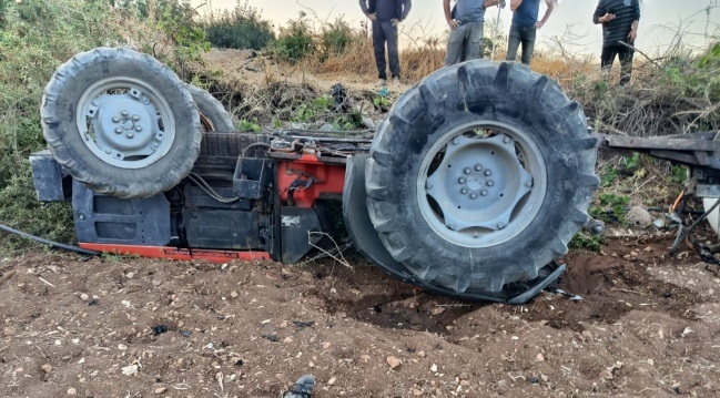 إصابة شاب وطفل اثر انقلاب جرار زراعي في بيت أمر شمال الخليل