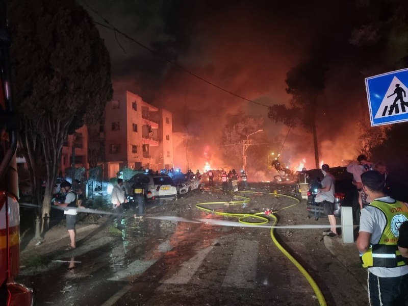إيران تدك إسرائيل بعشرات الصواريخ الباليستية