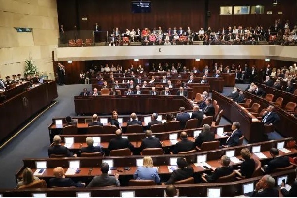 لجنة الكنيست البرلمانية تؤيد اقصاء النائب أيمن عودة