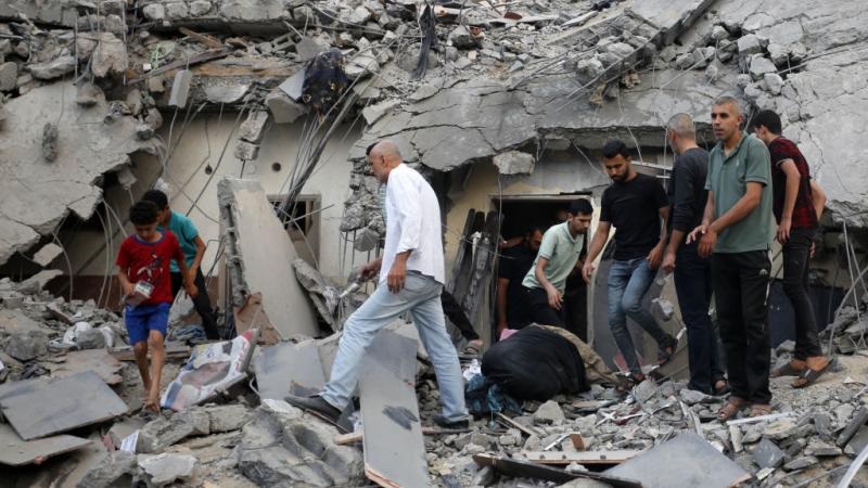 الاحتلال يرتكب مجزرة جديدة ، عشرات الشهداء إثر استهداف المواطنين في غزة