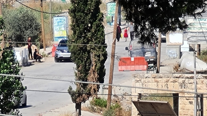 الاحتلال يقتحم اللبن الشرقية وينصب حاجزا على مدخلها