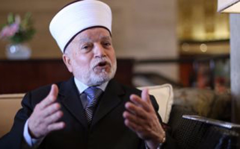 المفتي العام محمد حسين يصدر فتوى حول حكم صلاة الجمعة لمن صلى العيد إذا وافق يوم الجمعة