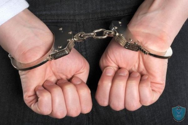 الشرطة تقبض على مشتبه به بالنصب والاحتيال عبر "فيس بوك" في جنين