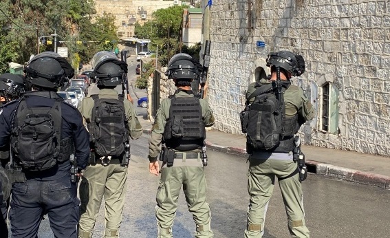 شرطة الاحتلال تقتحم أحياء في بلدة حزما شمال شرق القدس
