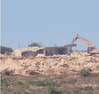 الاحتلال يهدم منزلا في أم صفا شمال غرب رام الله