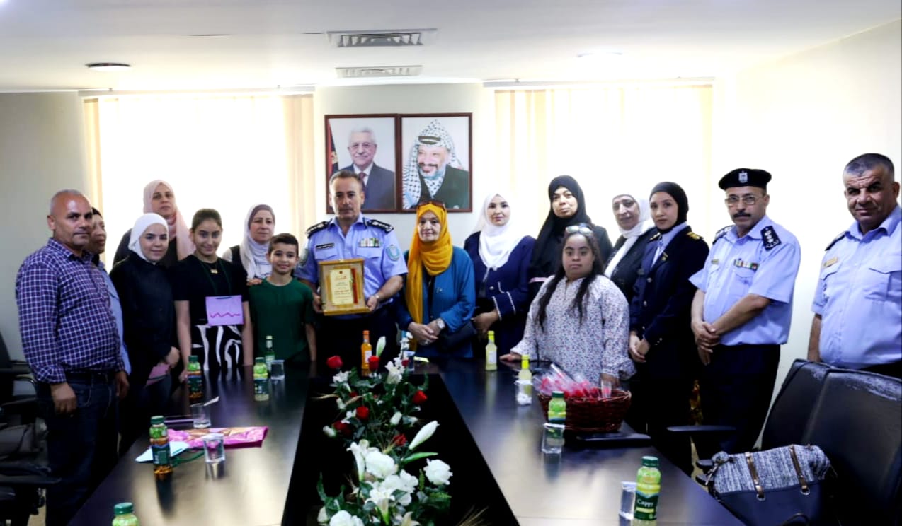 الشرطة المجتمعية تستضيف مركز نسوي مخيم عين السلطان في أريحا