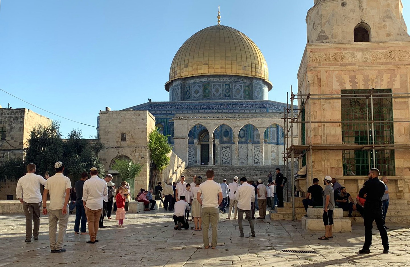 عشرات المستوطنين يقتحمون المسجد الأقصى المبارك