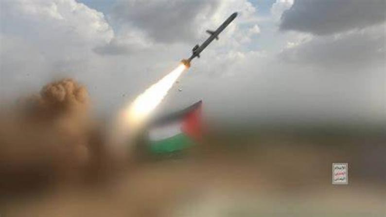 القوات المسلحة اليمنية تعلن قصف مطار اللد بصاروخ باليستي