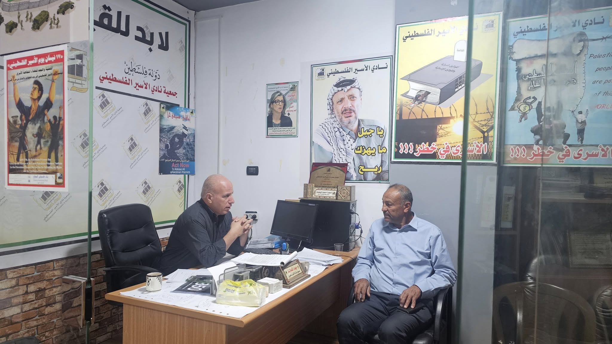 الاحتلال يبعد مواطنا من حلحول عن منزله لمدة 15 يوماً