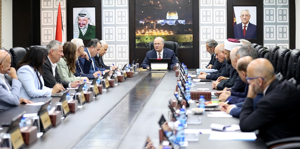 مجلس الوزراء يحذّر من مرحلة قد تعجز فيها المؤسسات الوطنية عن الاستمرار بتقديم خدماتها بسبب استمرار احتجاز أموال المقاصة