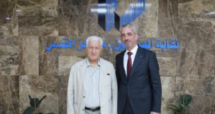 عباس زكي يهنئ نقيب المهندسين طارق الزرو بعد فوز قائمة حركة فتح في الانتخابات