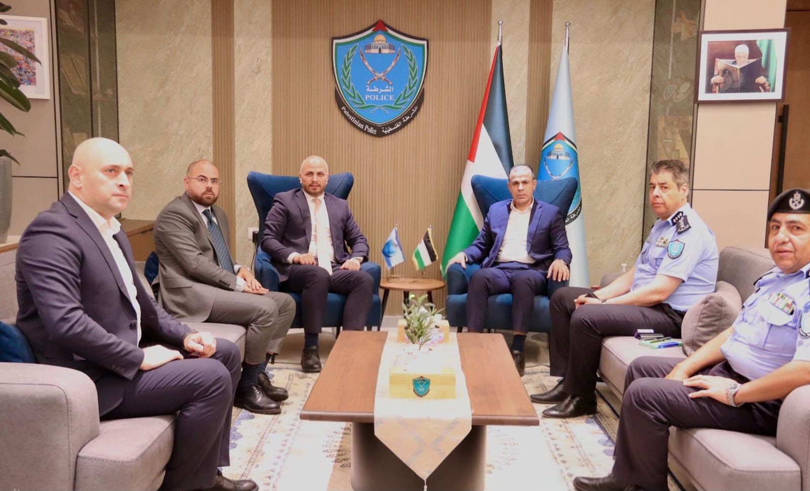 اللواء علام السقا يلتقي وفدا من شركة الاتصالات الفلسطينية "جوال" لبحث سبل التعاون المشترك