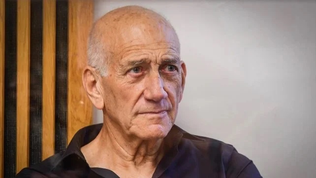أولمرت: المستوطنون يرتكبون جرائم حرب في الضفة الغربية والجيش يقتل الفلسطينيين يوميا