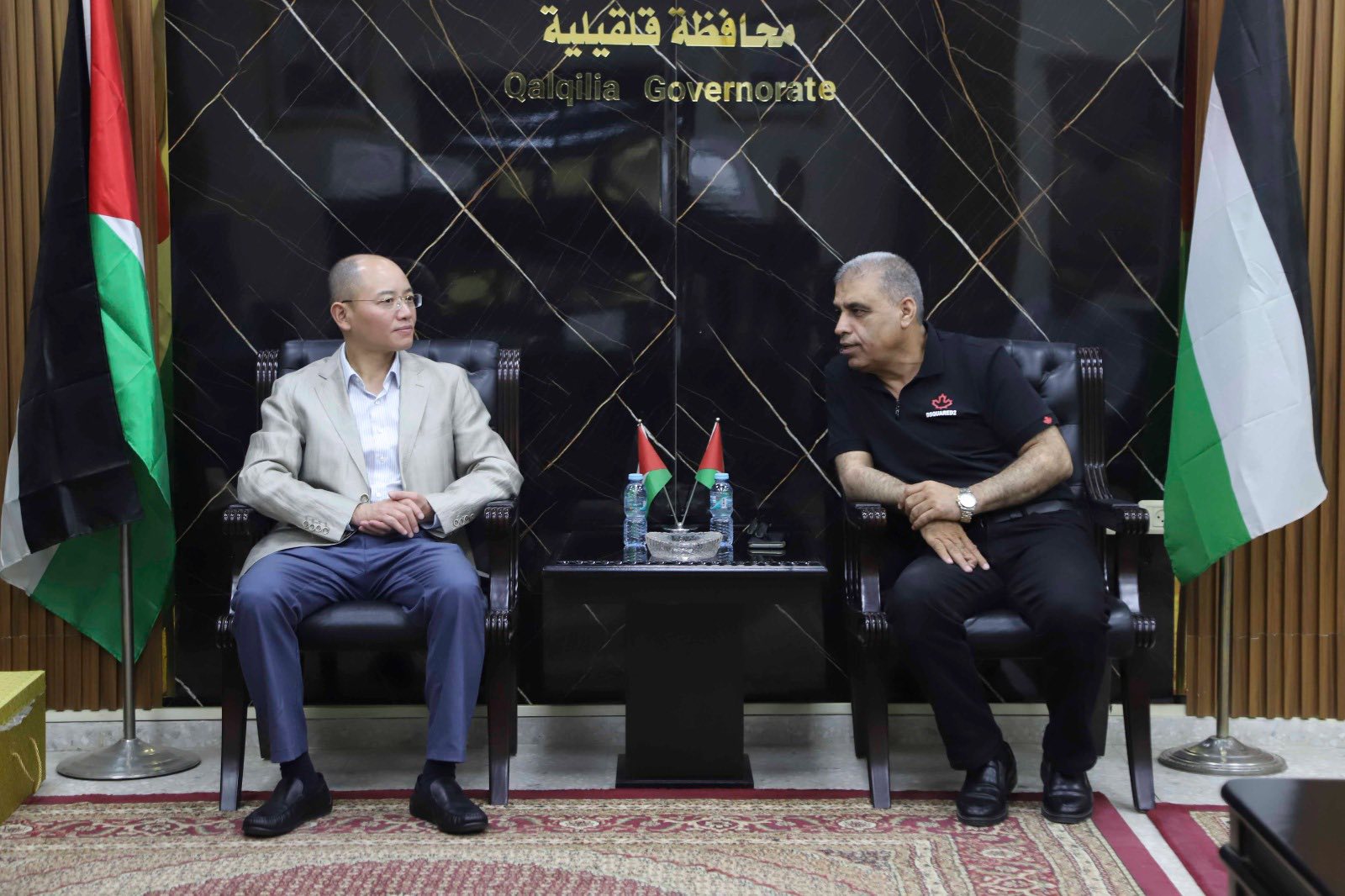 محافظ قلقيلية يستقبل السفير الصيني تسنغ جيشين ويطلعه على واقع المحافظة