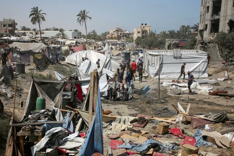 14 شهيدا في قصف الاحتلال خيام نازحين في خان يونس ودير البلح بقطاع غزة