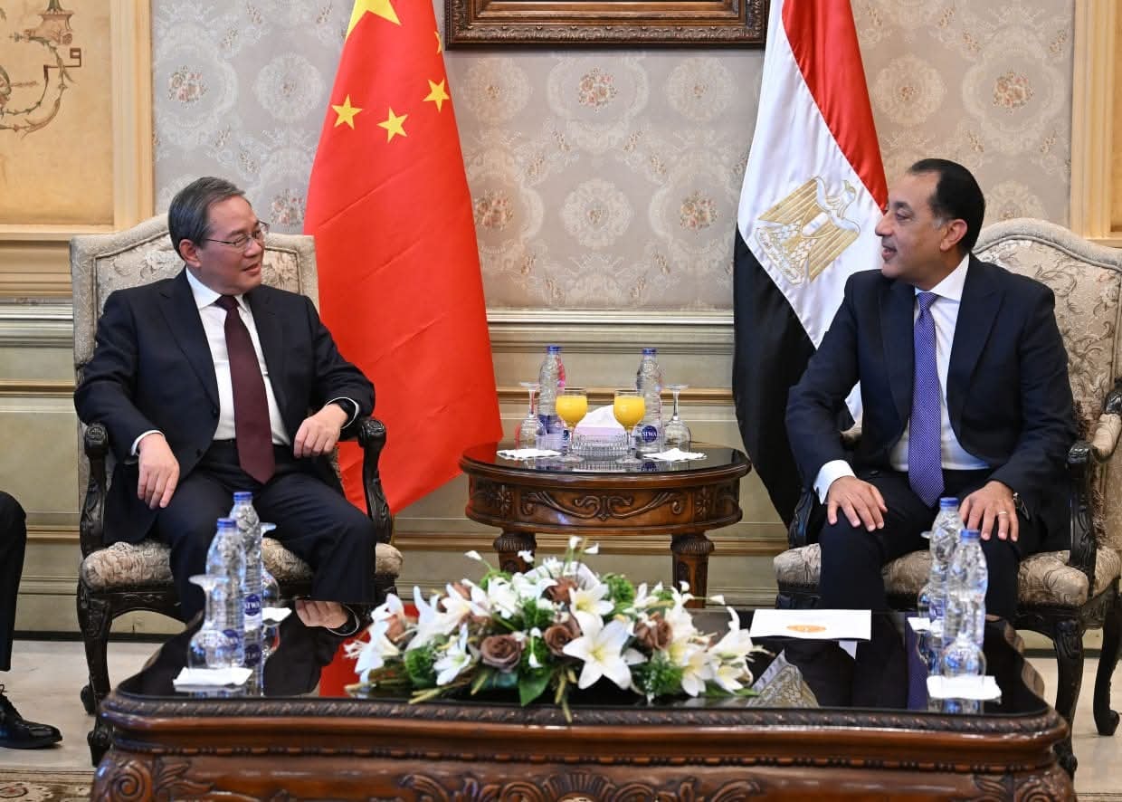 بالصور ، رئيس مجلس الدولة الصيني لي تشيانغ يصل القاهرة لتعزيز مجالات التعاون المشترك بين الصين ومصر