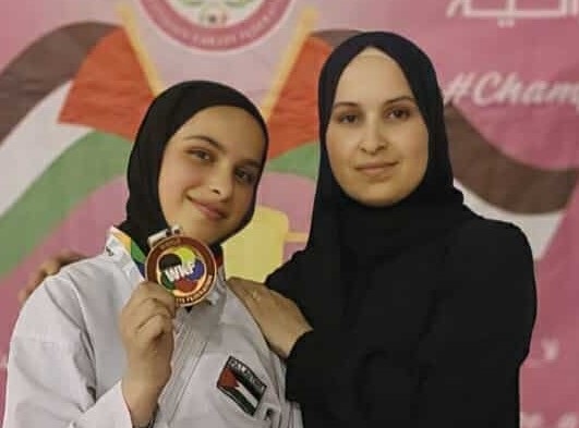 لاعبة الكاراتيه الفلسطينية تقى زيتون تحصد الميدالية الذهبية