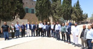 محافظ الخليل ووزيرا السياحة والآثار والأوقاف يقومون بجولة في مدينة دورا