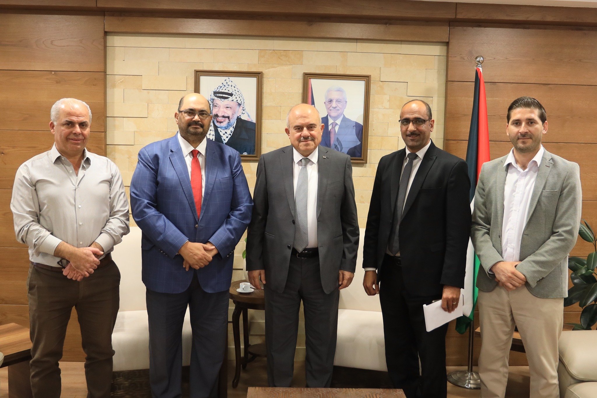 الوزير سامي حجاوي وسفير جنوب افريقي يبحثان مجالات العمل والتعاون المشترك