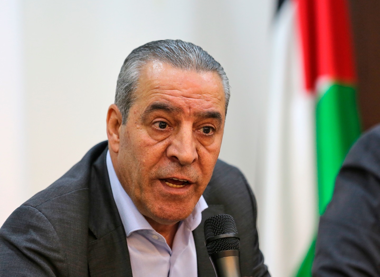 نائب الرئيس حسين الشيخ يرحب بقرار الرئيس الفرنسي الاعتراف بدولة فلسطين