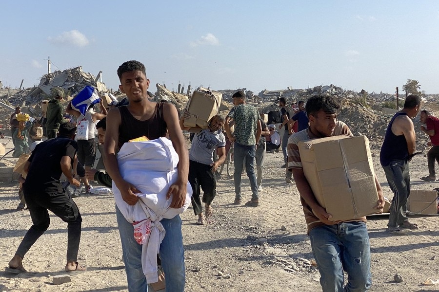 12 شهيدا جراء قصف الاحتلال منتظري المساعدات شمال وجنوب قطاع غزة