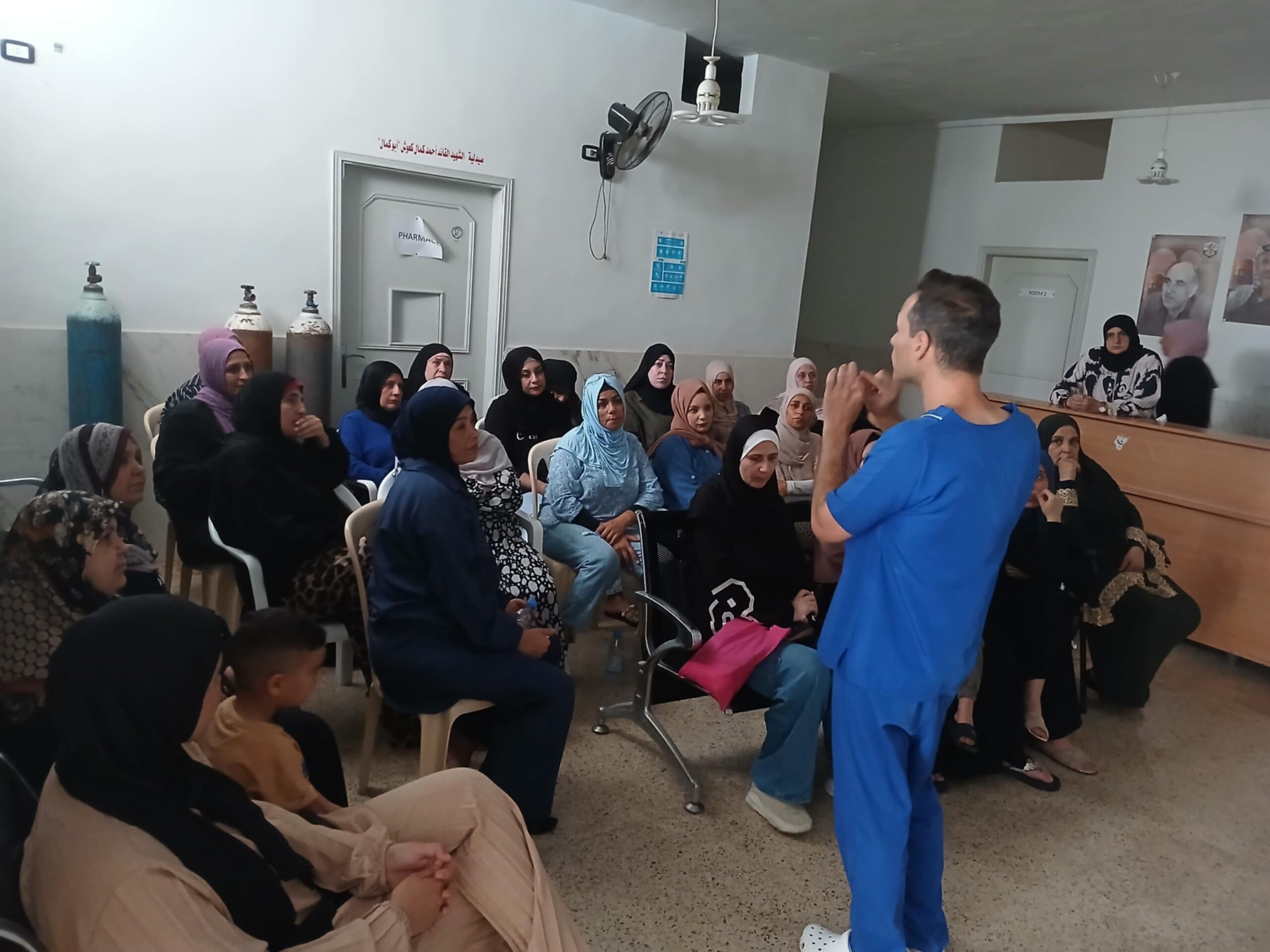 ندوة صحية توعوية حول "تكيس المبايض" للدكتور سليم رمضان في مخيم المية ومية
