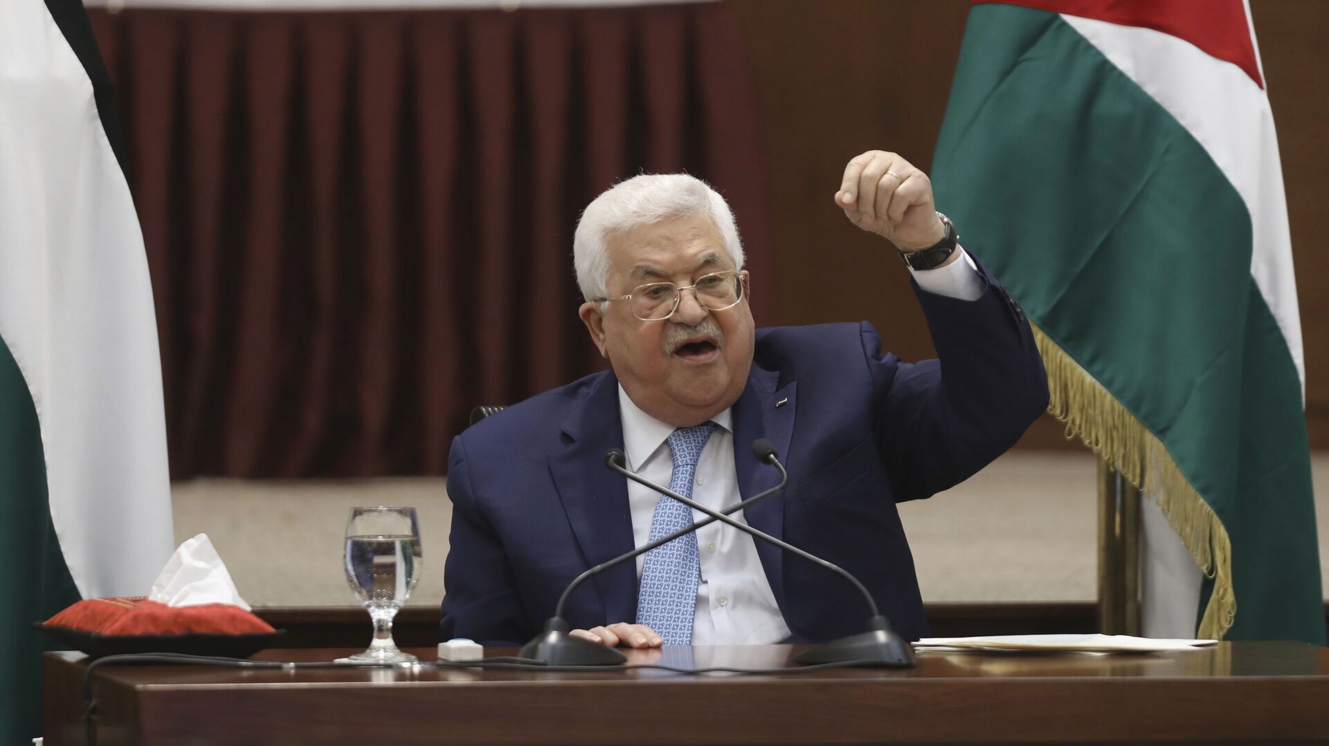 الرئيس محمود عباس يدين قصف كنيسة دير اللاتين في غزة ويعزي الكاردينال بييرباتيستا بيتسابالا في اتصال هاتفي
