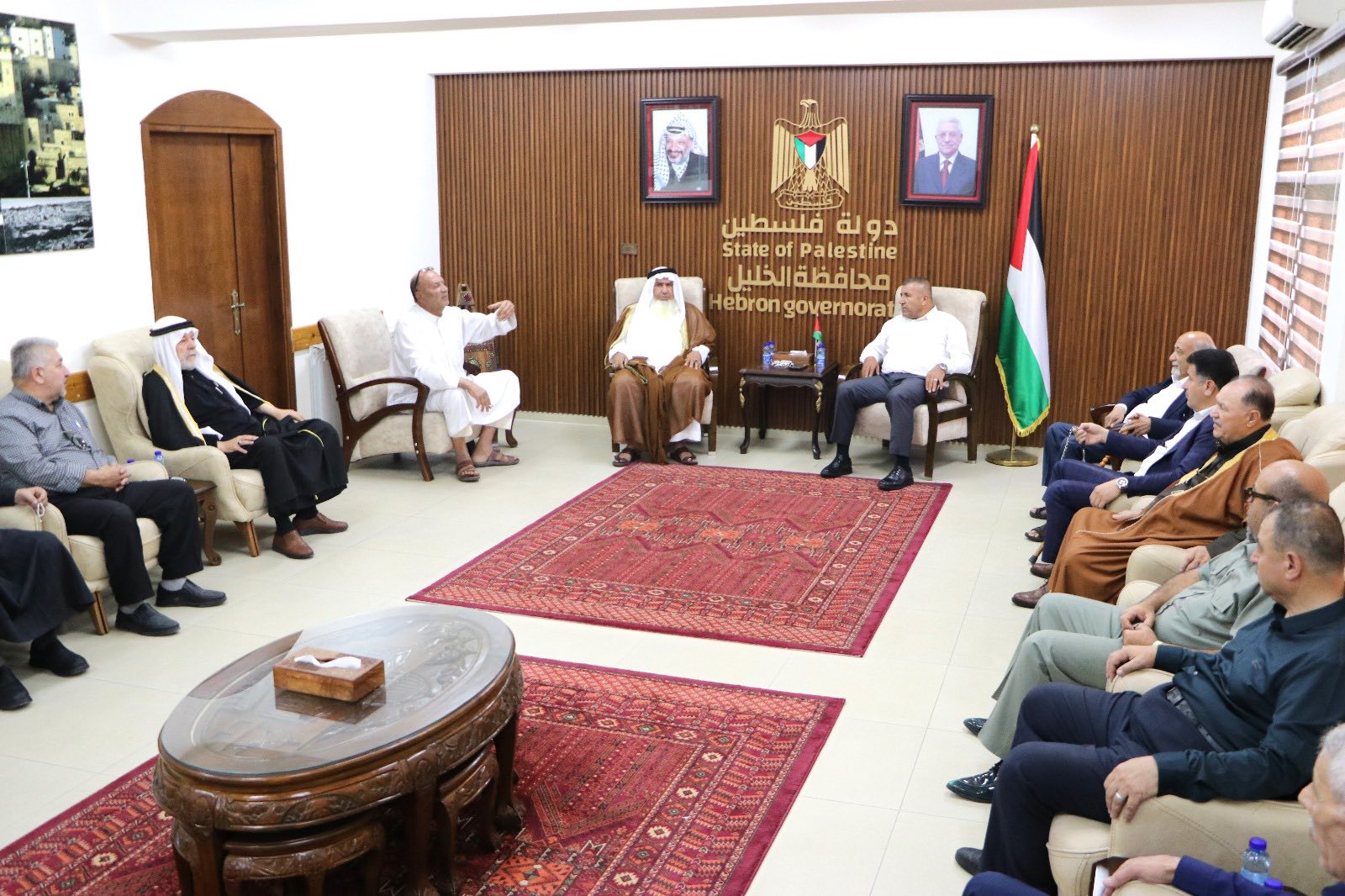 عشائر الخليل تؤكد دعمها لجهود المحافظ خالد دودين في وقف التعديات على خطوط المياه