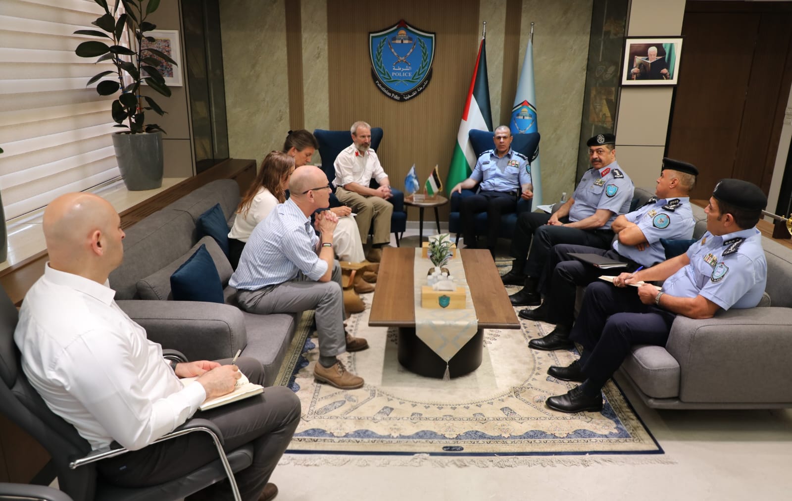 اللواء علام السقا يؤكد أهمية تشغيل مركز الاستجابة الموحد للطوارئ 911 خلال لقائه وفد فريق الدعم البريطاني
