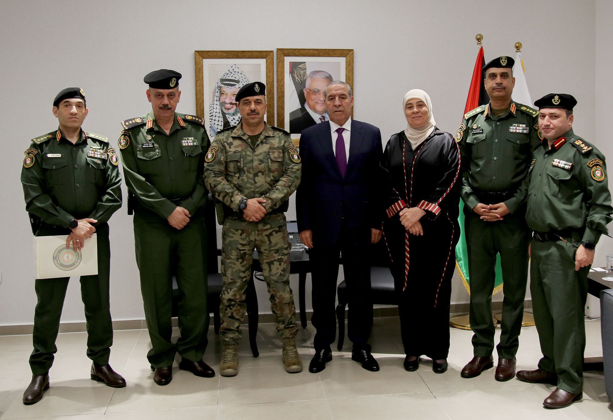قائد قوات الأمن الوطني يلتقي نائب الرئيس حسين الشيخ لبحث مستجدات الحالة الأمنية بحضور محافظ رام الله