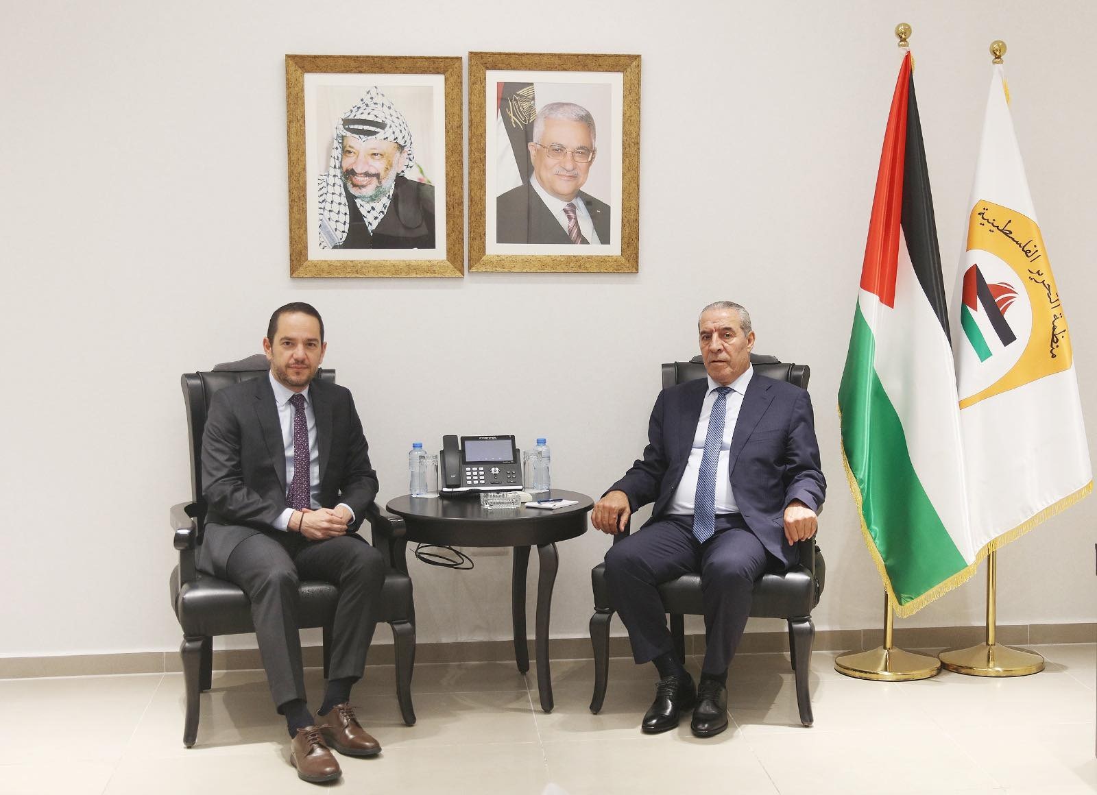 حسين الشيخ يبحث مع القنصل الفرنسي مستجدات التحرك لعقد مؤتمر دولي للاعتراف بدولة فلسطين