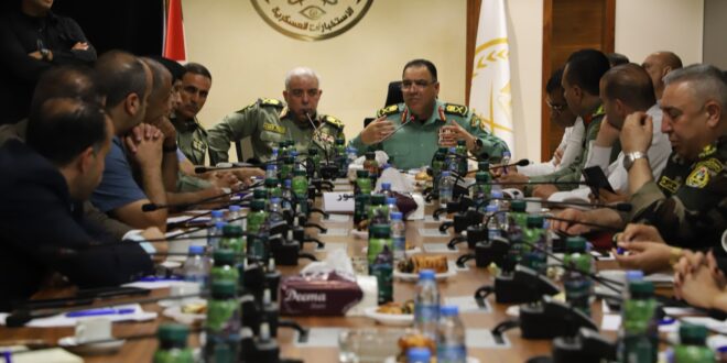 اللواء محمد الخطيب يستقبل المفوض السياسي العام واللجنة العليا للعلاقات العامة والإعلام ويؤكد على أهمية الشراكة الوطنية في العمل الأمني