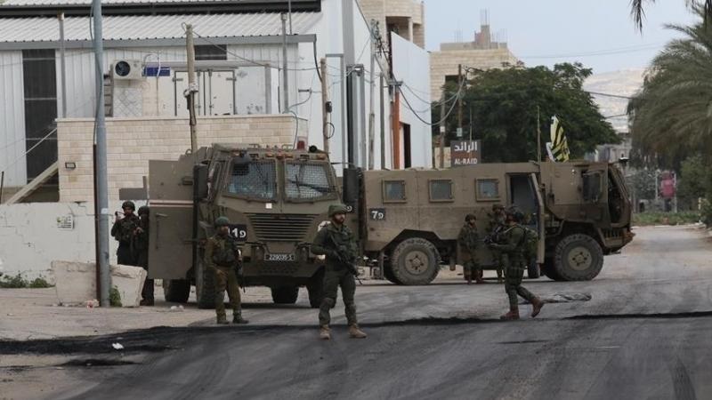 الاحتلال يدفع بتعزيزات عسكرية الى مدينة طولكرم ويتمركز في الحي الغربي منها