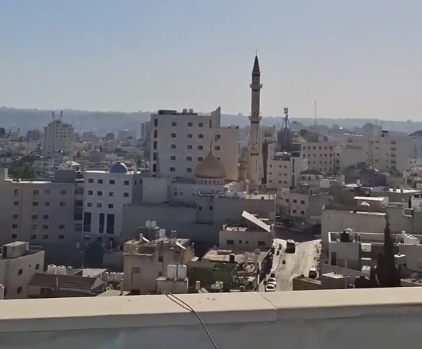 الاحتلال يحول مبنى لثكنة عسكرية في مدينة دورا جنوب الخليل