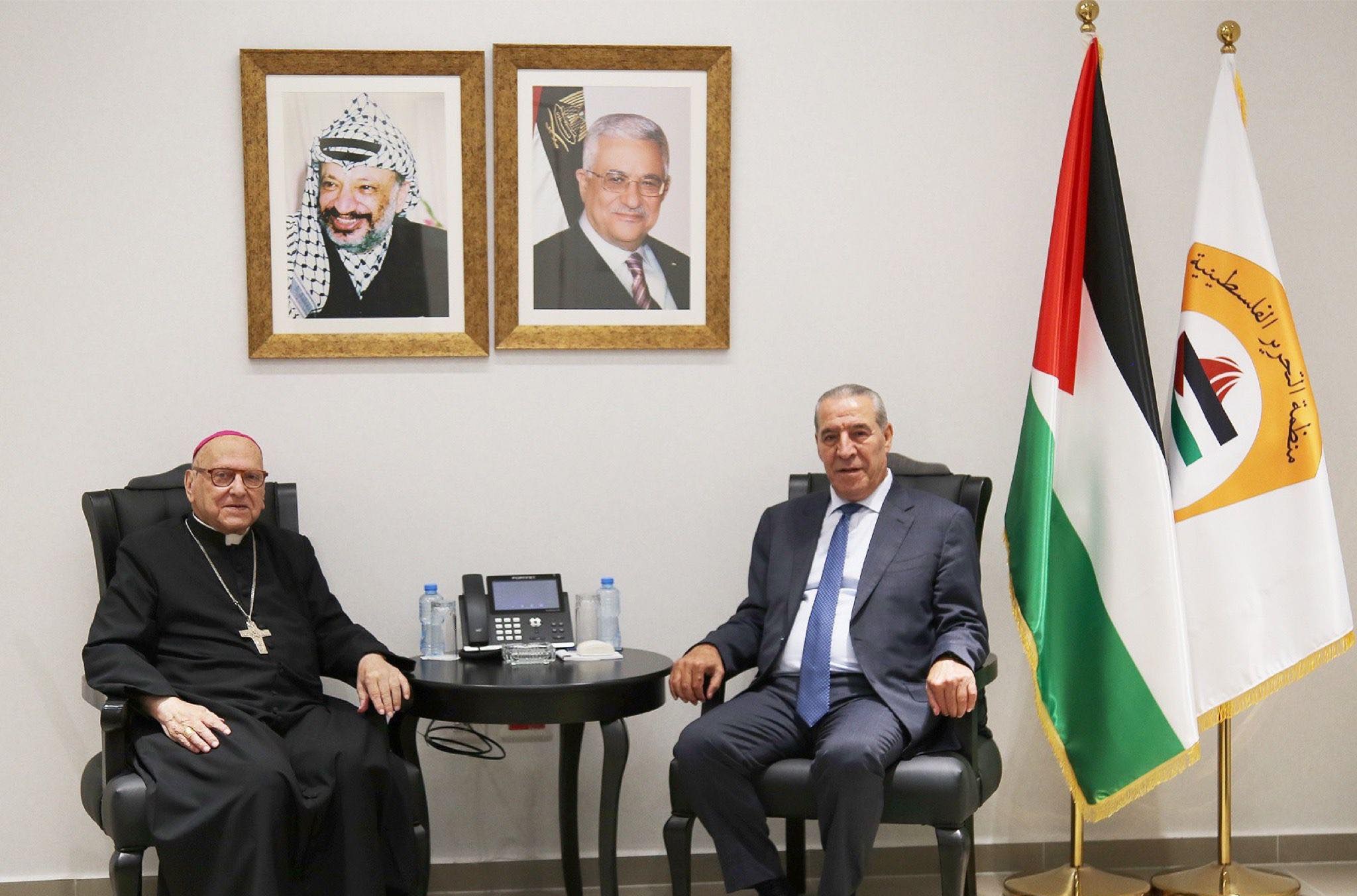 حسين الشيخ يستقبل وفدًا من رجال الدين المسيحيين من القدس لبحث تداعيات العدوان على المقدسات الدينية