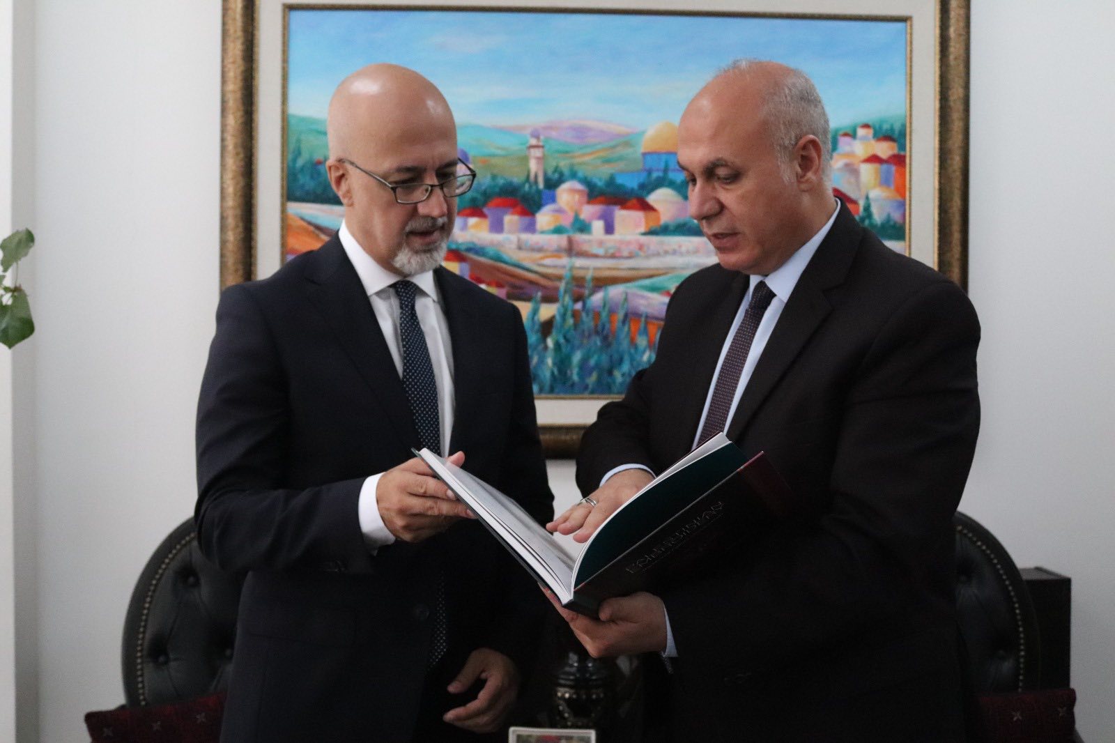 وزير الثقافة عماد حمدان يبحث مع السفير البرازيلي جواو مارسيلو سواريس التواصل الثقافي بين فلسطين والبرازيل