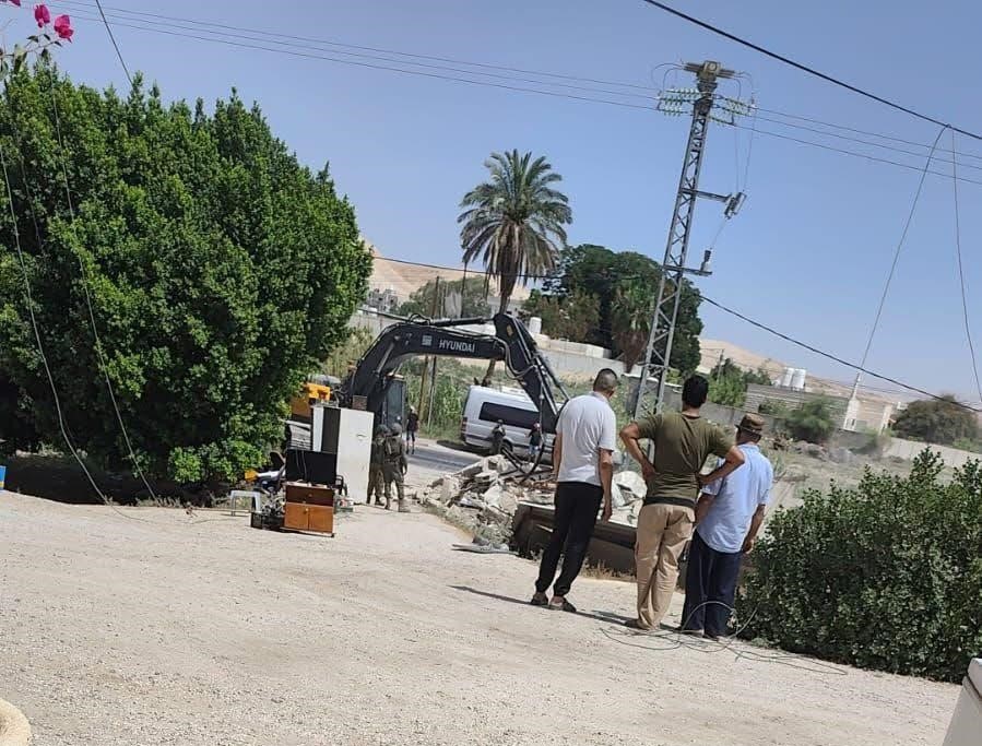 الاحتلال يهدم منزلا ومحلا تجاريا في بلدة العوجا شمال أريحا