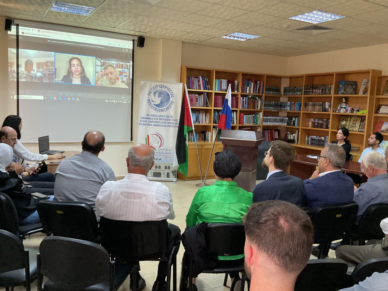 البيت الروسي في بيت لحم ينظم مائدة مستديرة مع الصحفيين الفلسطينيين المشاركين في برنامج الوكالة الفيدرالية للتعاون الدولي "الجيل الجديد"