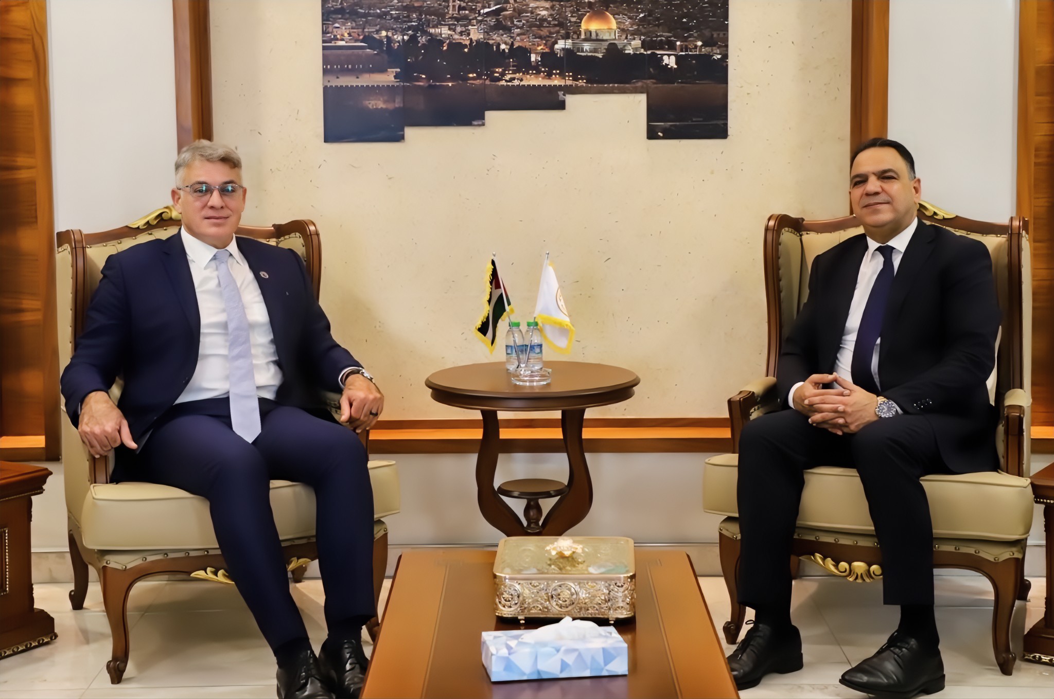 مدير عام الاستخبارات العسكرية اللواء محمد الخطيب يلتقي معالي محافظ سلطة النقد الفلسطينية
