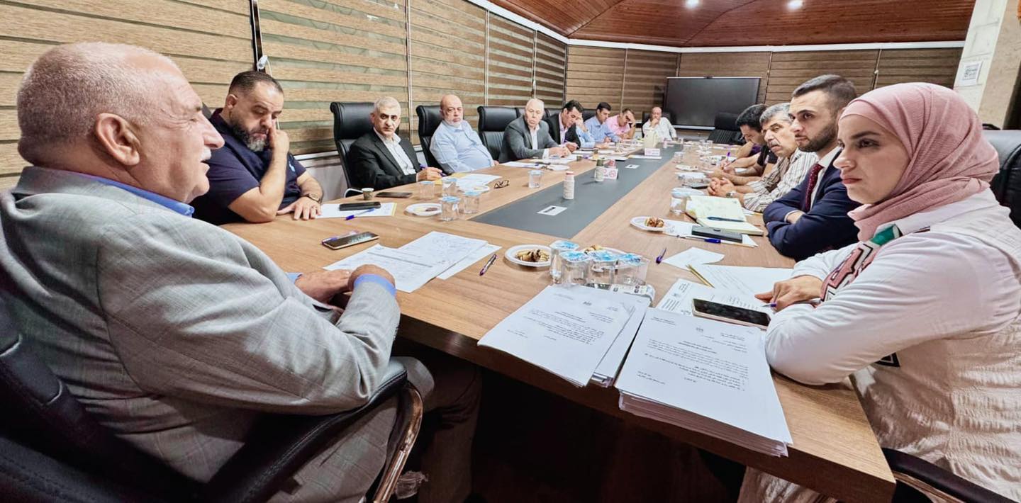 محافظة القدس تعقد اجتماعًا بالشراكة مع بلدية الرام لبحث إنشاء محطة للنقل العام