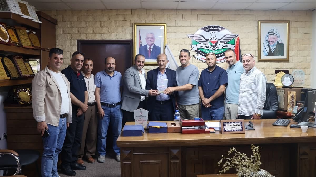 وفد أكاديمي من جامعة الخليل يلتقي بمدير جهاز الأمن الوقائي السيد اللواء هلال عبد الحق "ابو الصامد"