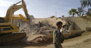 الاحتلال يهدم 8 منشآت شرق أريحا
